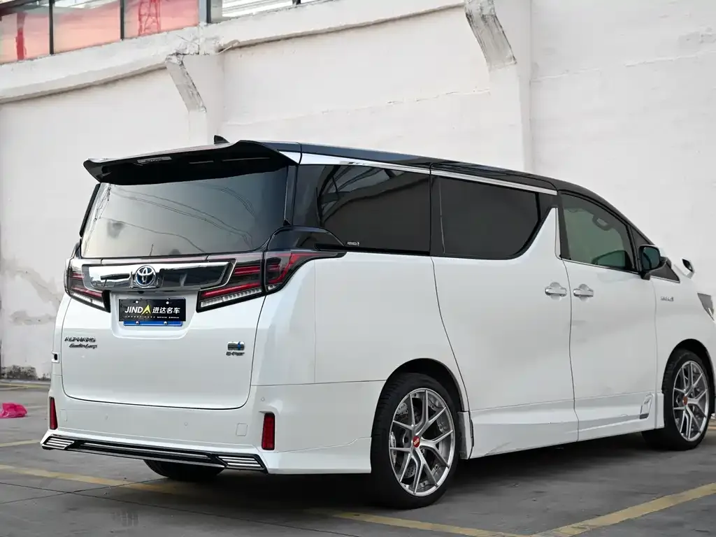 Toyota Alphard — фото 2