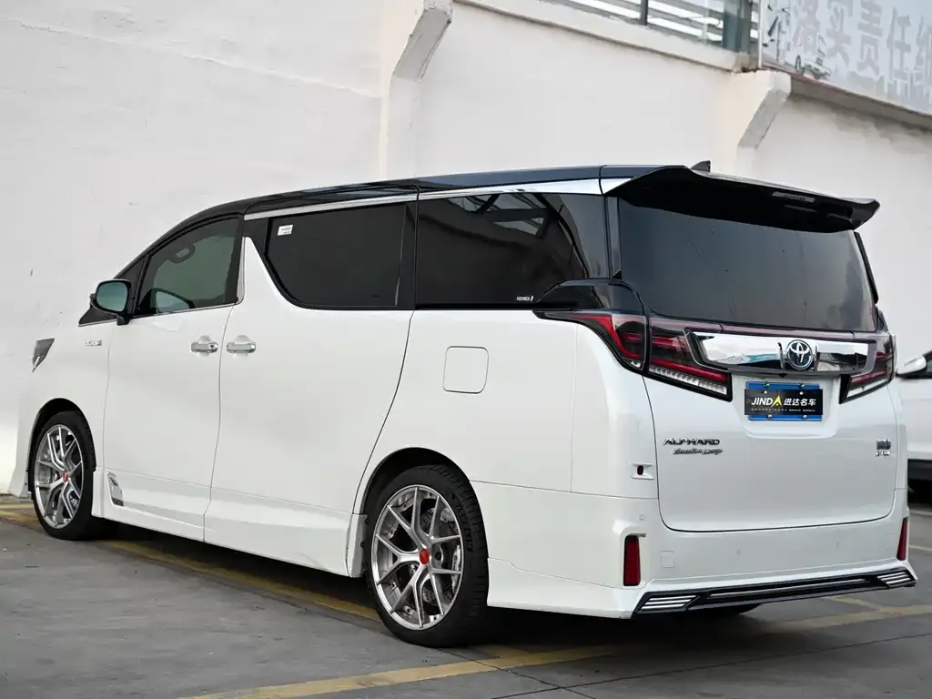 Toyota Alphard — фото 4