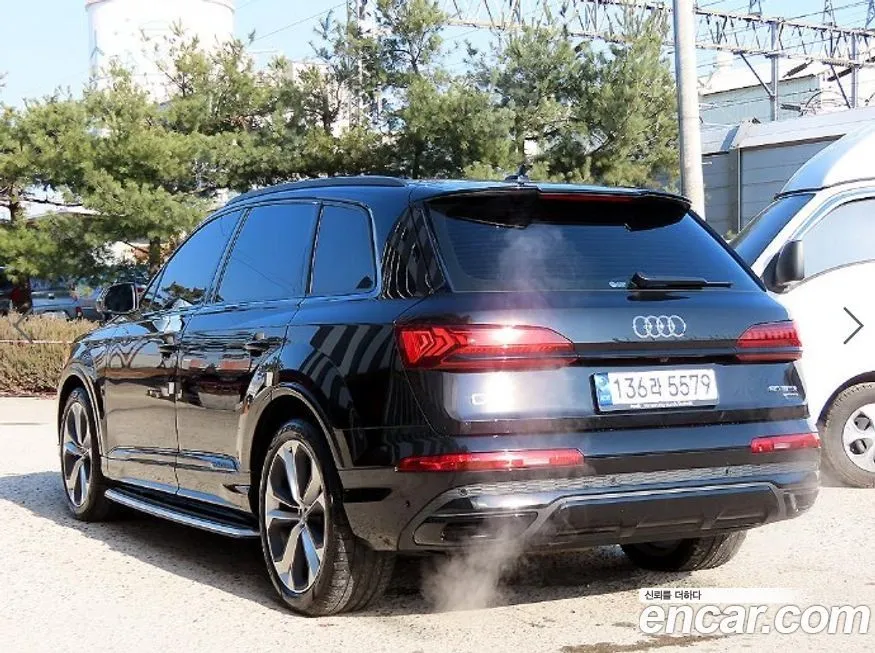 Audi Q7 — фото 9
