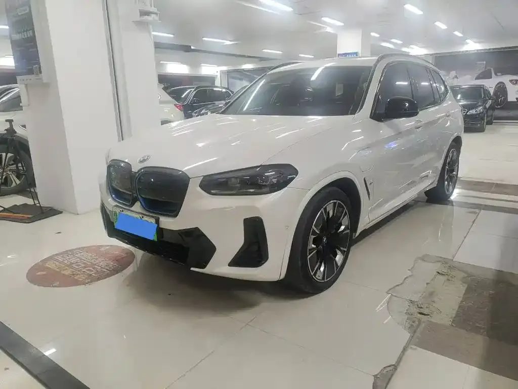 BMW iX3 — фото 1
