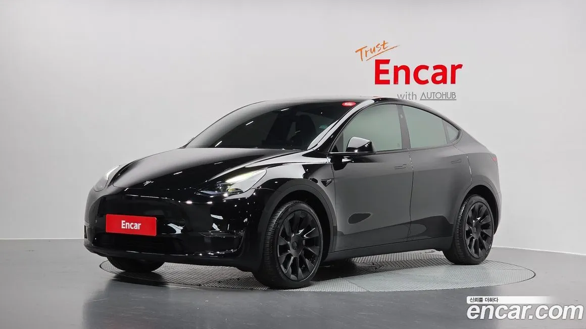 Tesla Model Y — фото 1