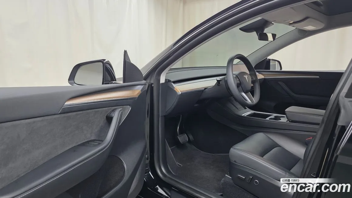 Tesla Model Y — фото 10