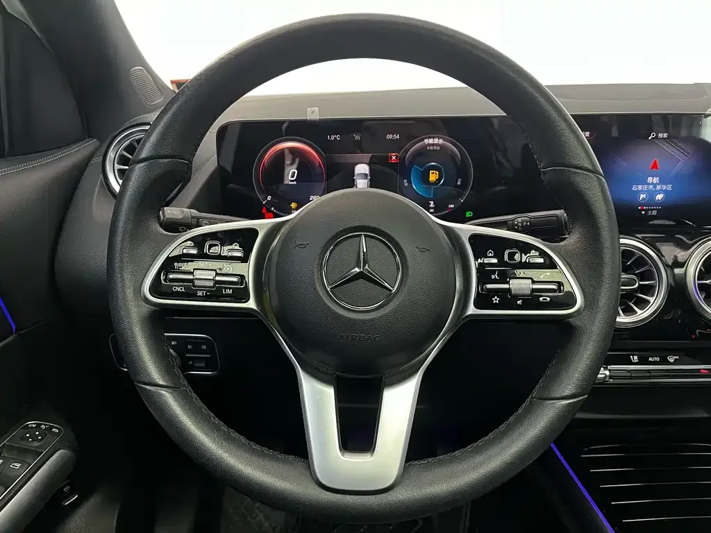 Mercedes-Benz GLA — фото 10