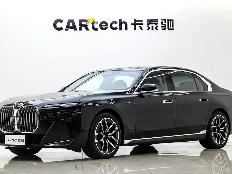 BMW 7 Series — фото 1