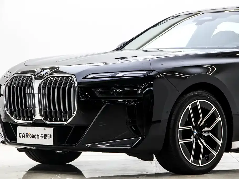 BMW 7 Series — фото 10