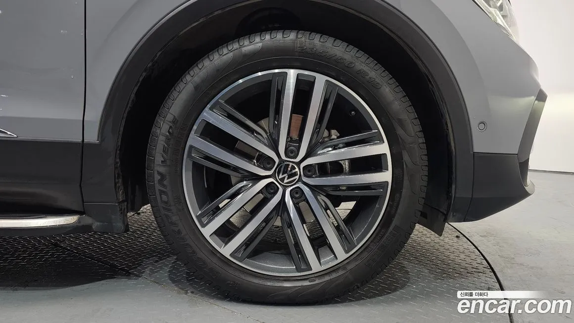 Volkswagen Tiguan — фото 4