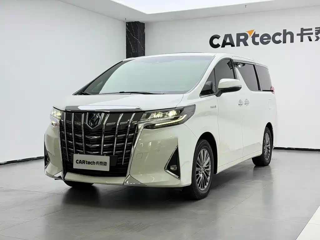 Toyota Alphard — фото 1