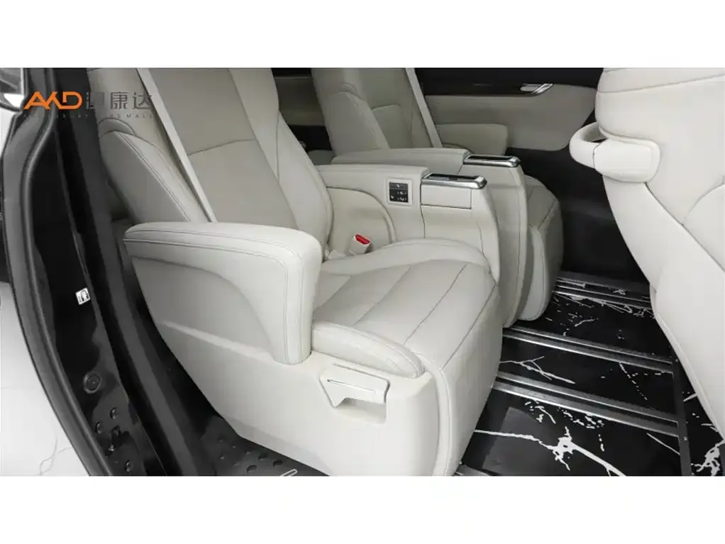 Toyota Alphard — фото 9