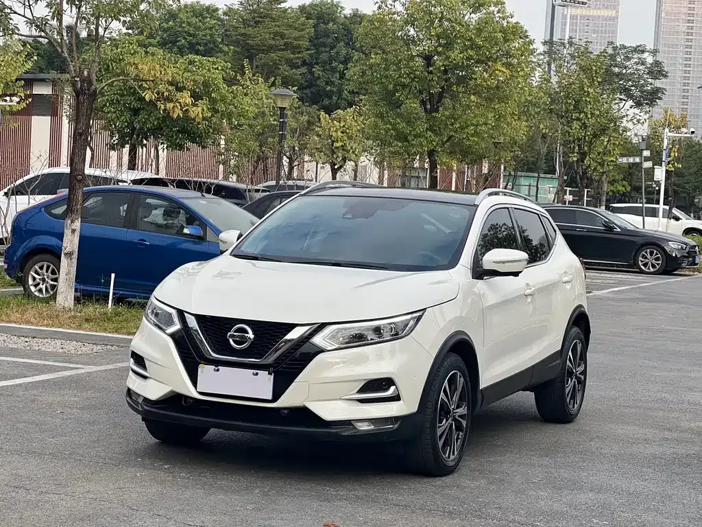 Nissan Qashqai — фото 1