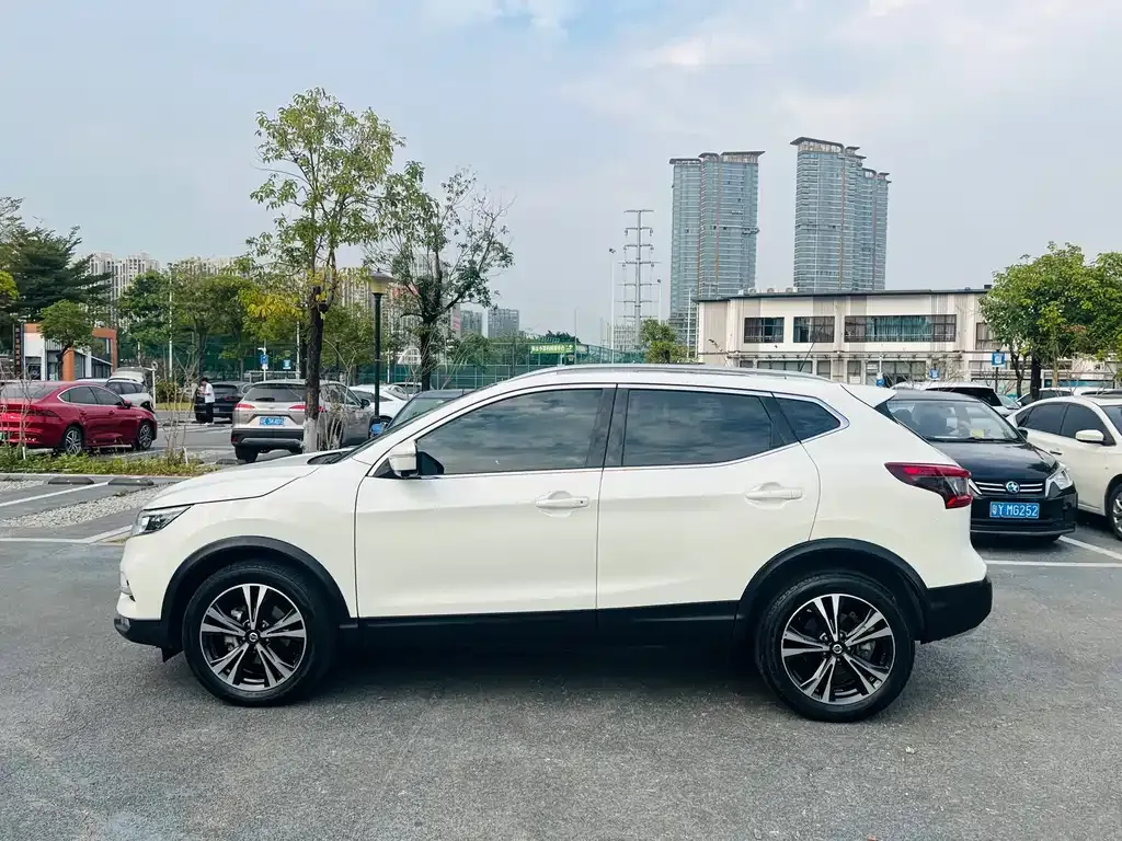 Nissan Qashqai — фото 7