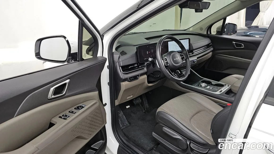 Kia Carnival — фото 10