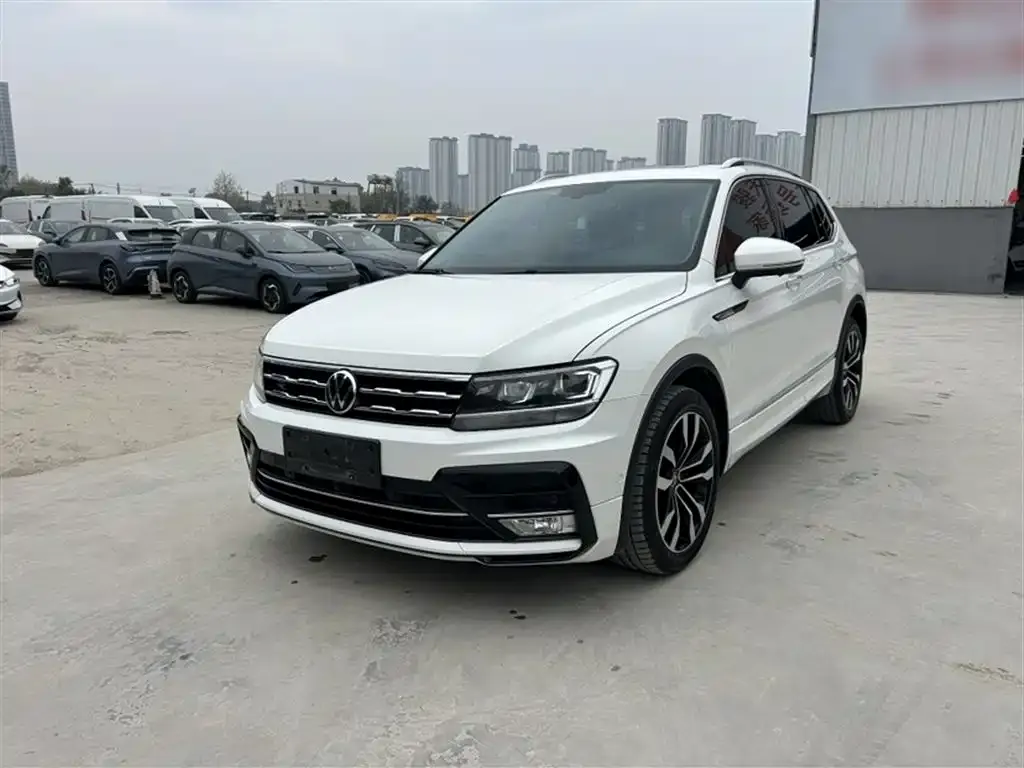 Volkswagen Tiguan L — фото 2