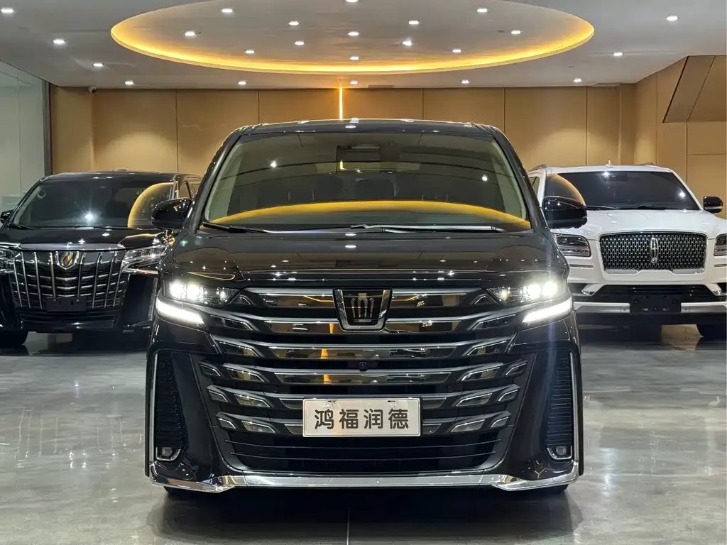 Toyota Vellfire — фото 1
