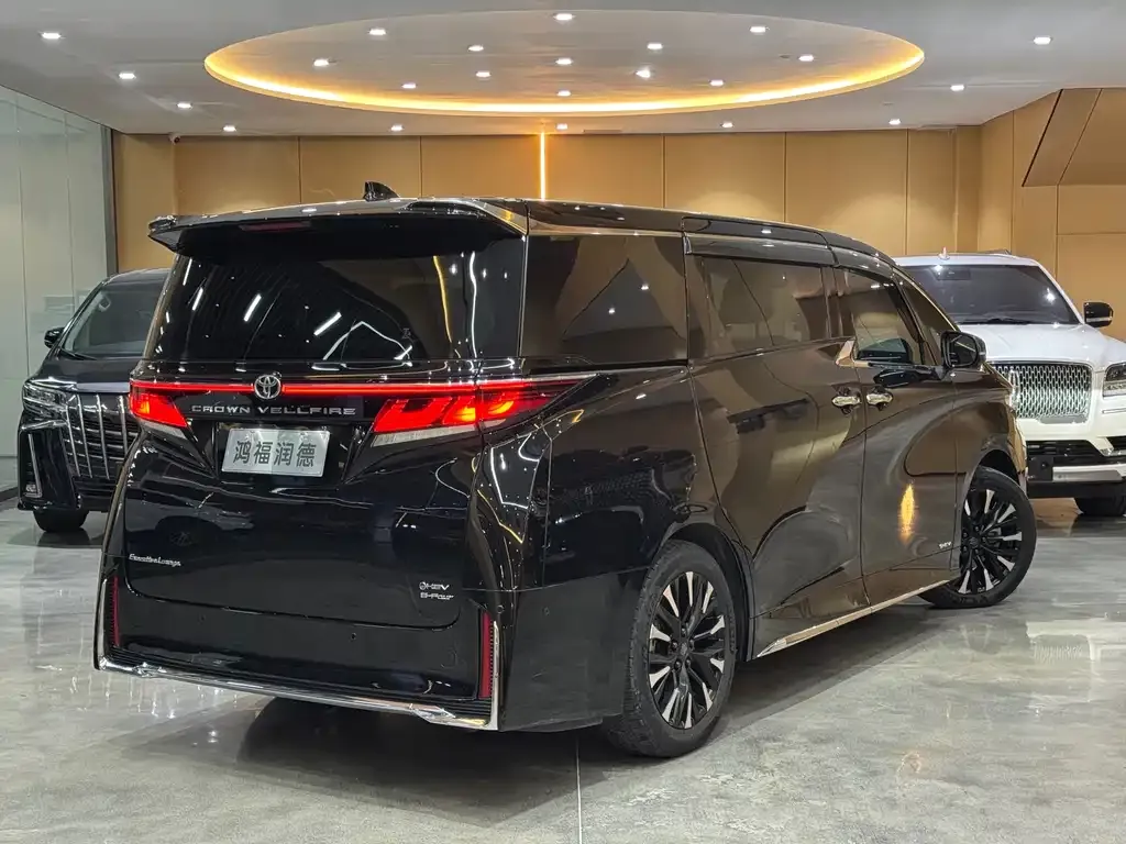 Toyota Vellfire — фото 4