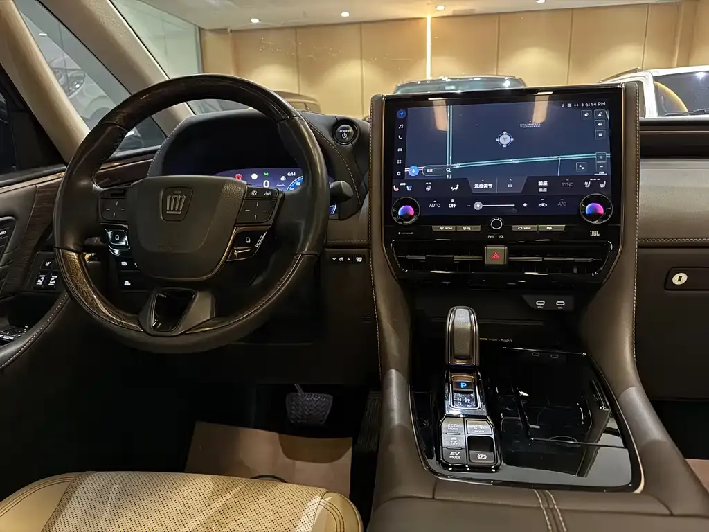 Toyota Vellfire — фото 8