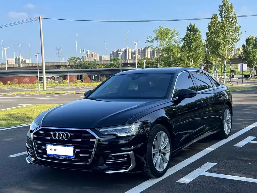 Audi A6L — фото 1