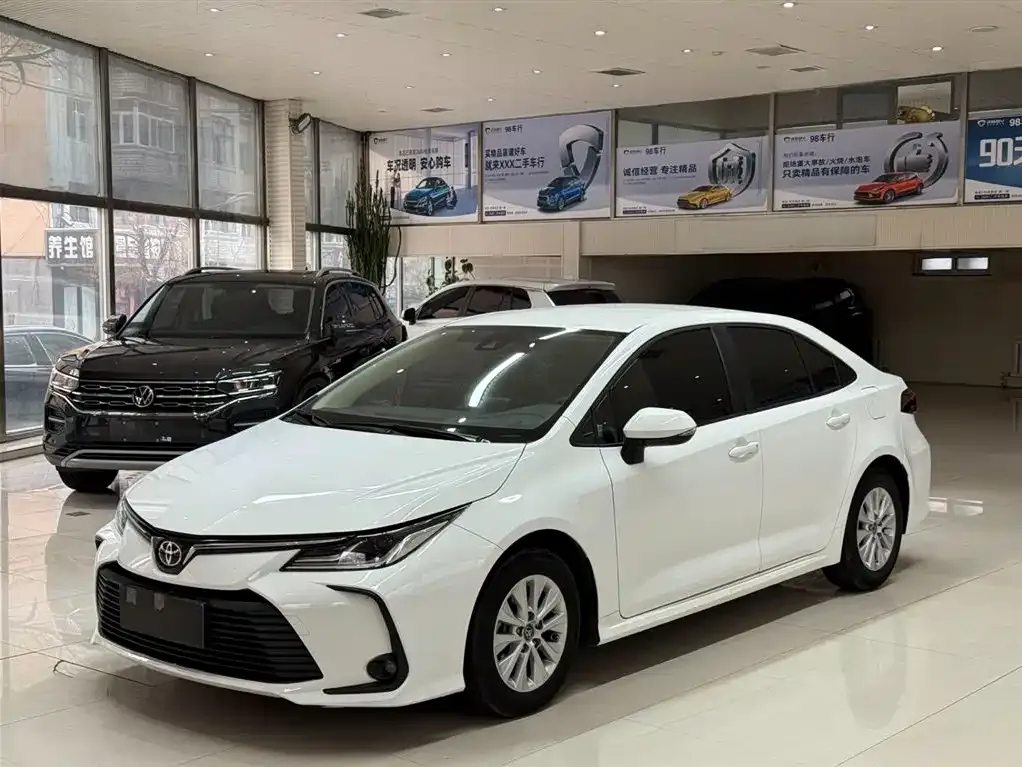 Toyota Corolla — фото 1