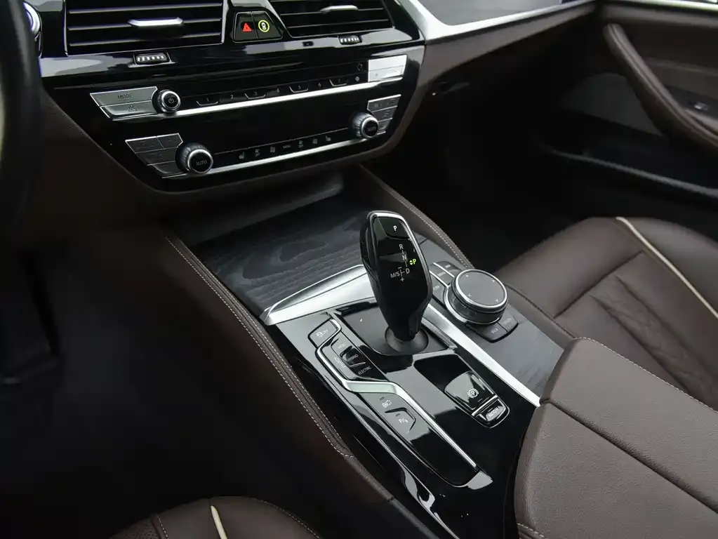 BMW 5 Series New Energy — фото 9