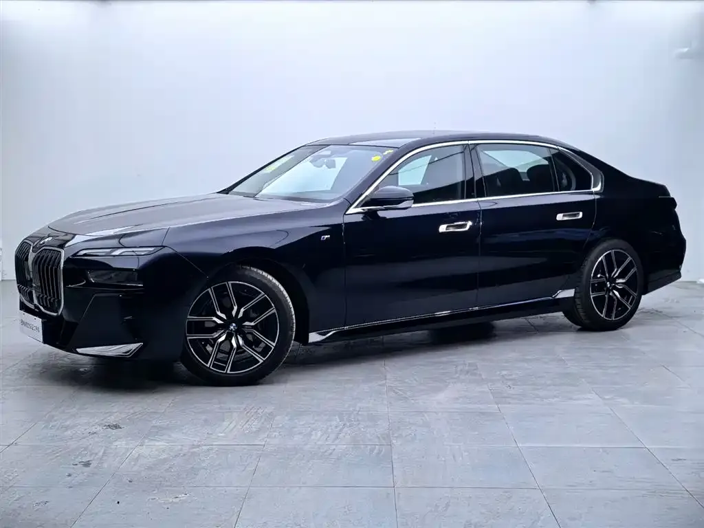 BMW 7 Series — фото 1