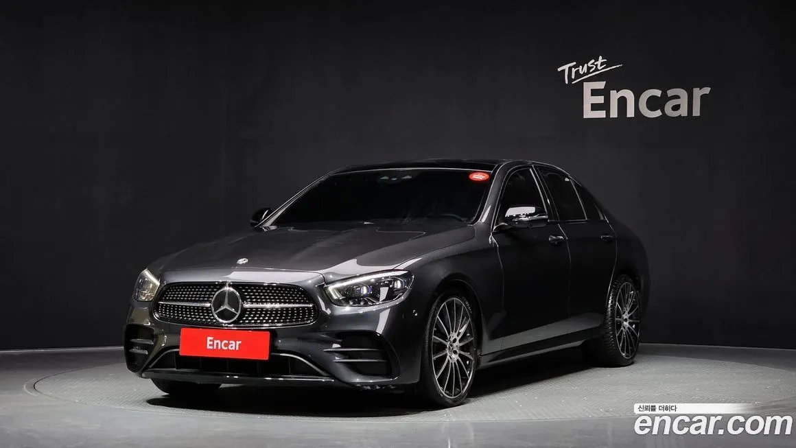 Mercedes-Benz E-Class — фото 1