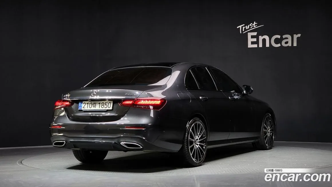 Mercedes-Benz E-Class — фото 4