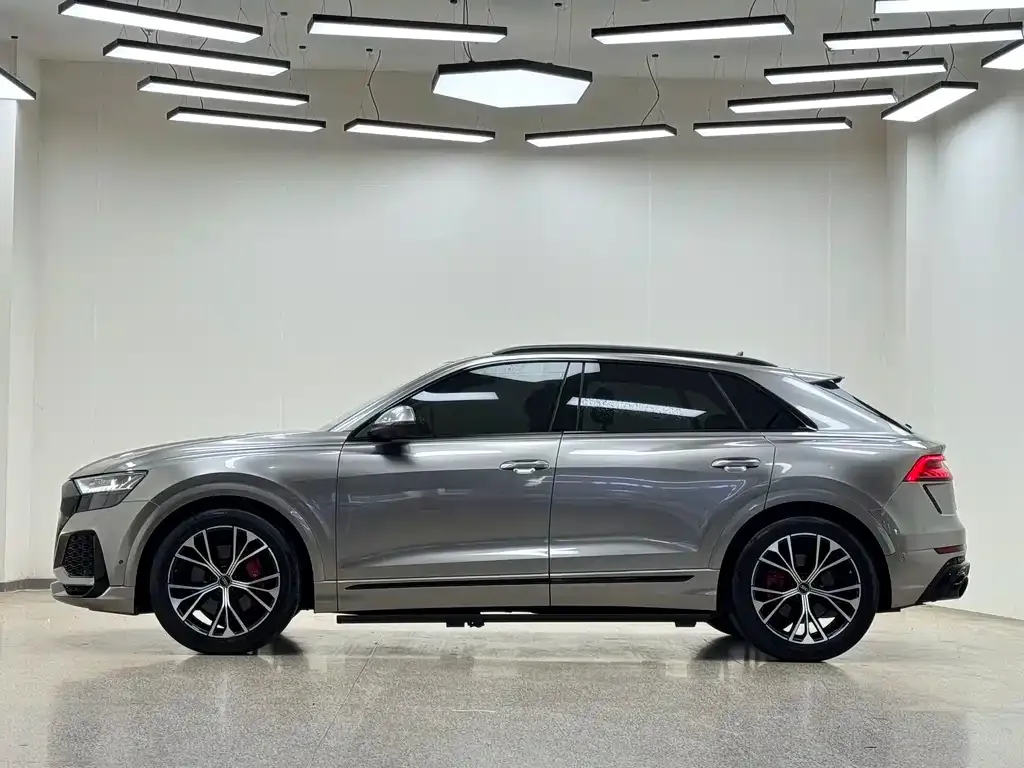 Audi Q8 — фото 8