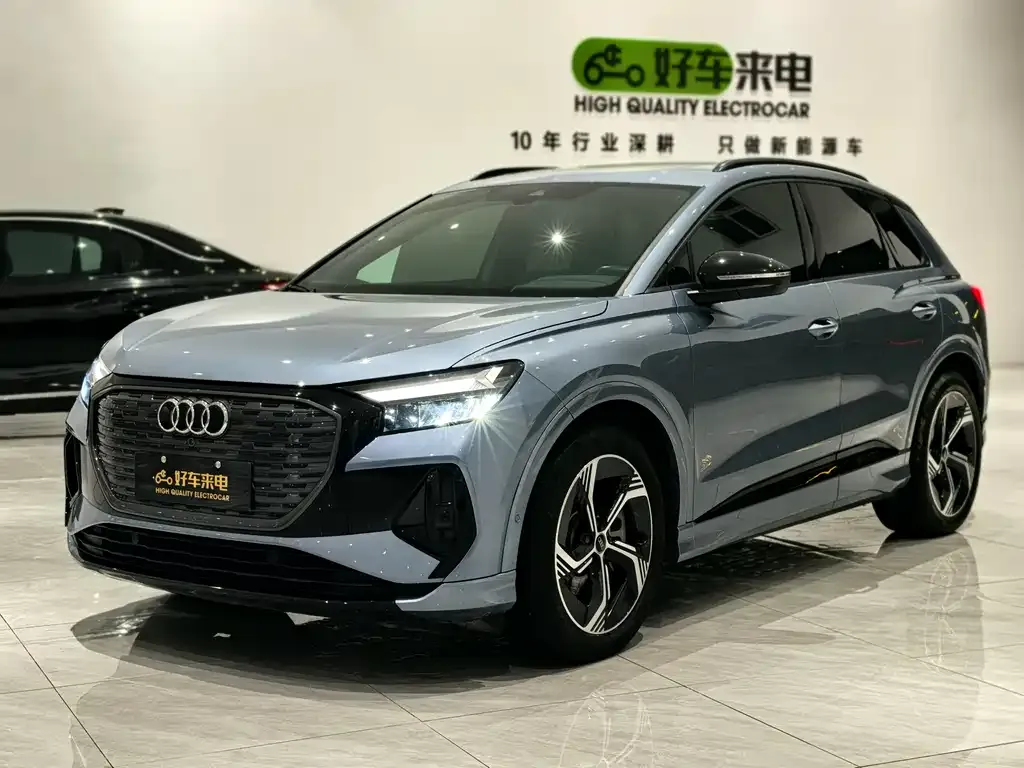 Audi Q4 e-tron — фото 1