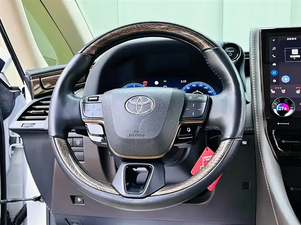 Toyota Alphard — фото 9