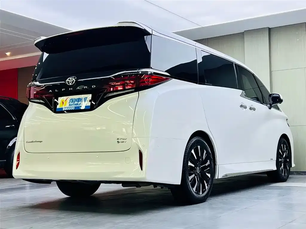 Toyota Alphard — фото 10
