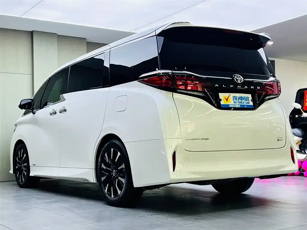 Toyota Alphard — фото 7