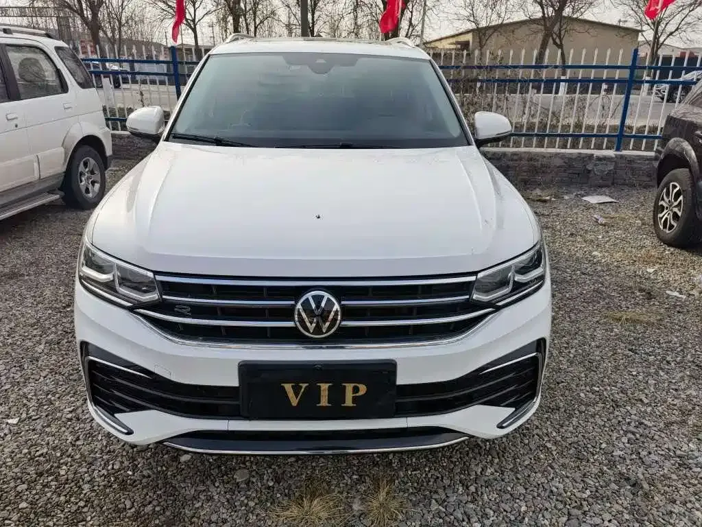 Volkswagen Tiguan L — фото 2