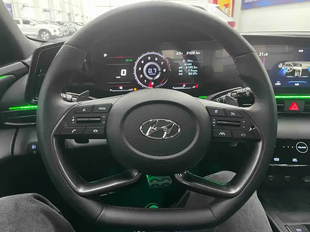 Hyundai Elantra — фото 7