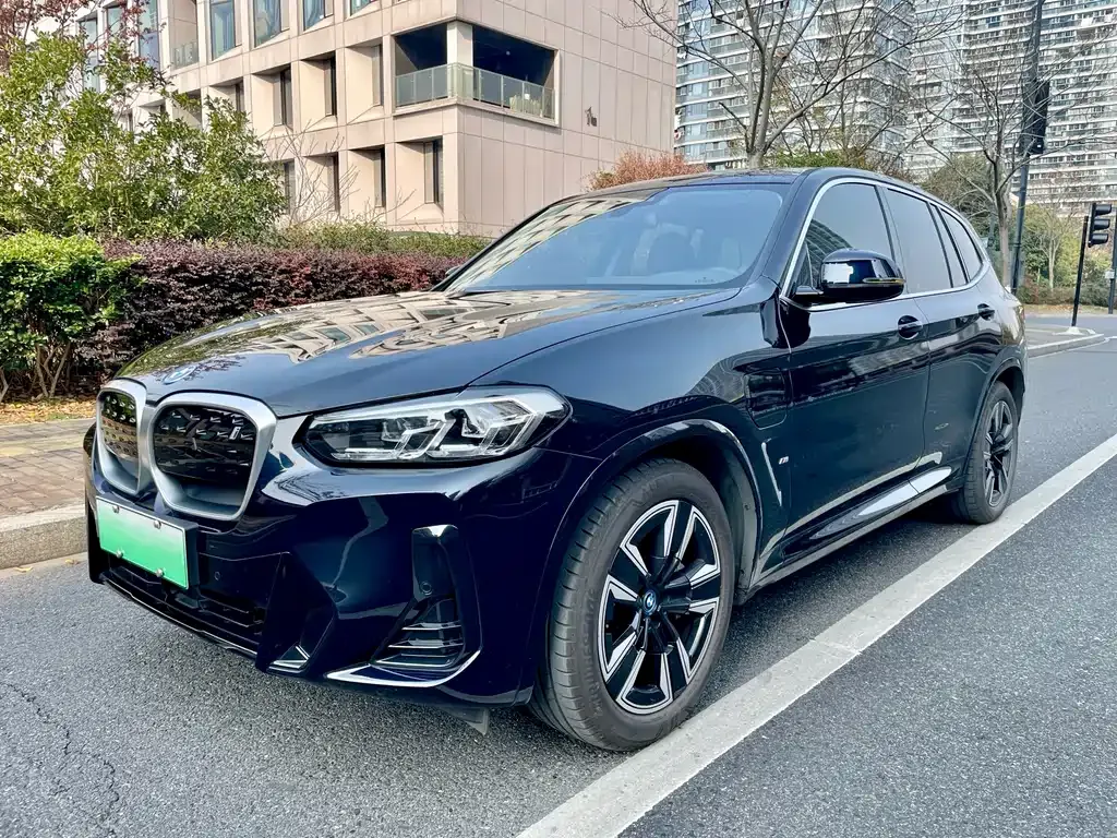 BMW iX3 — фото 1