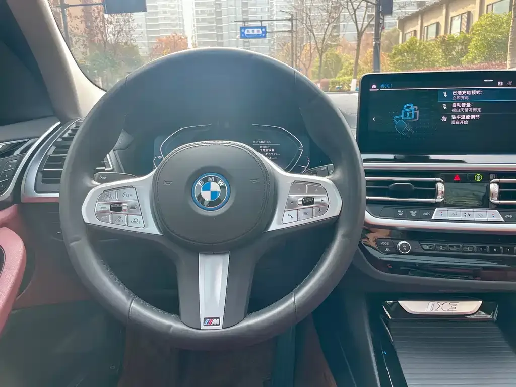 BMW iX3 — фото 10