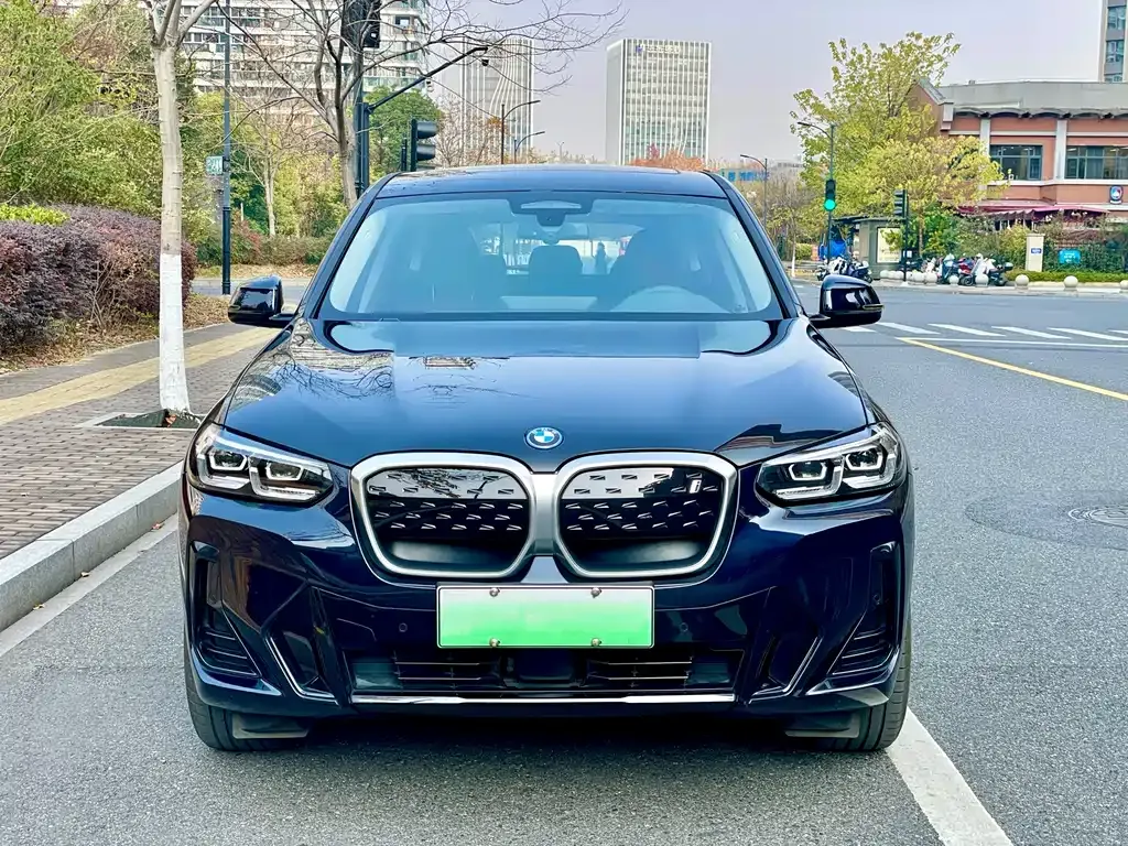 BMW iX3 — фото 2