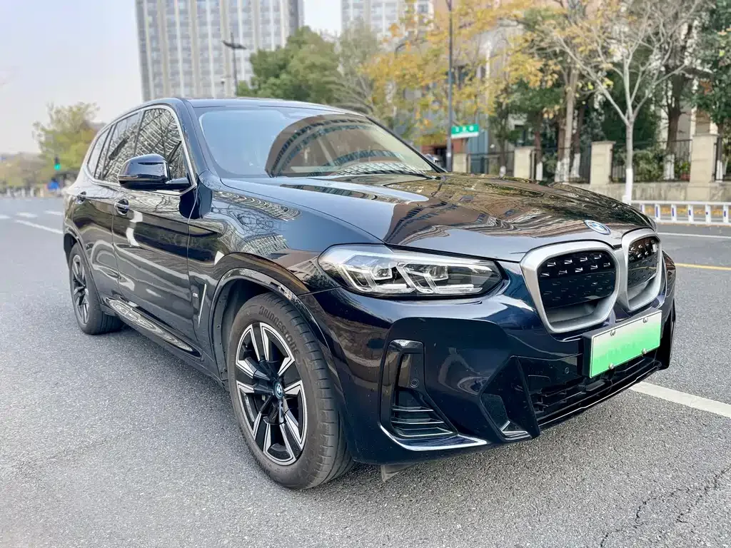BMW iX3 — фото 3