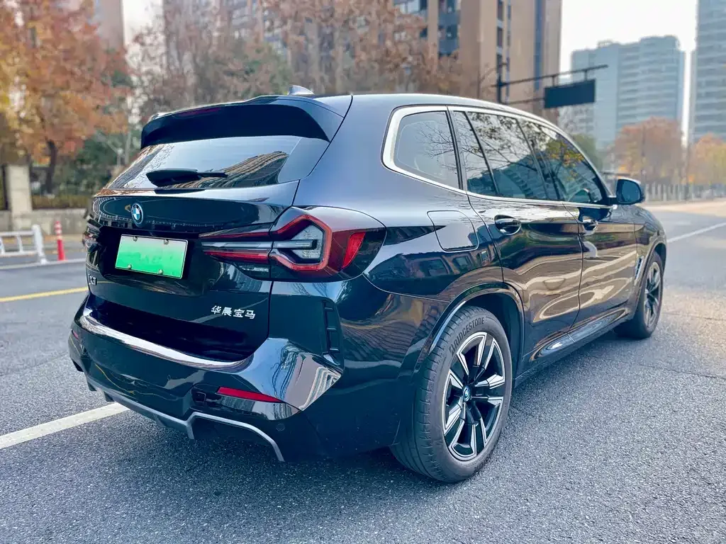 BMW iX3 — фото 7