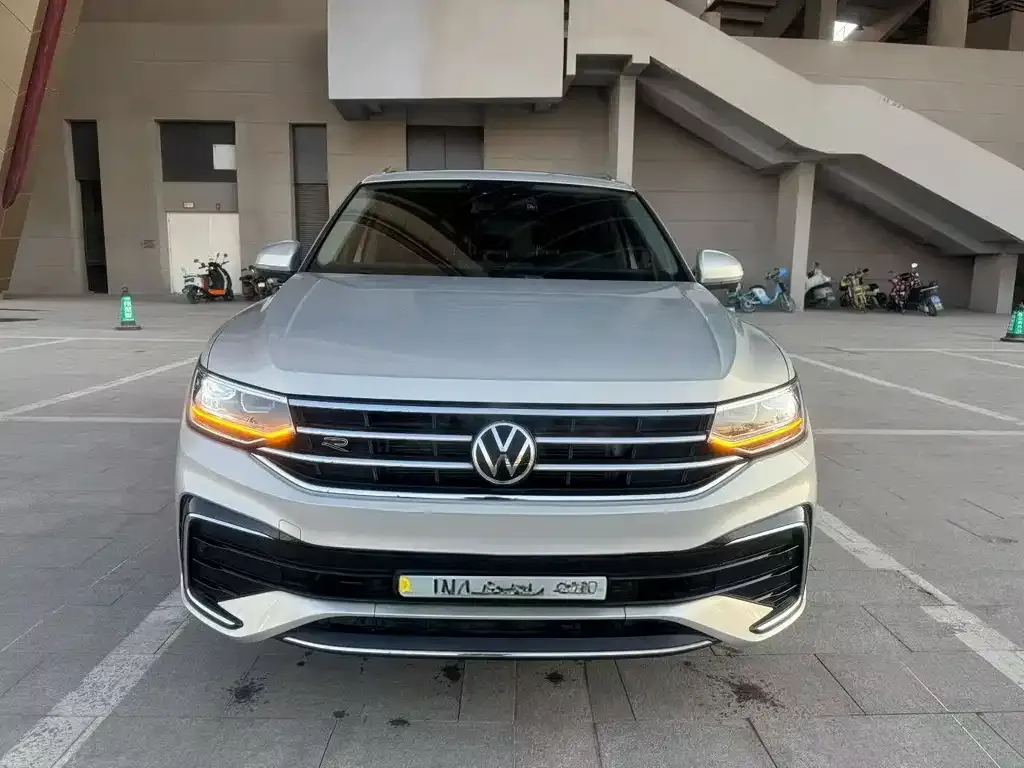 Volkswagen Tiguan L — фото 2