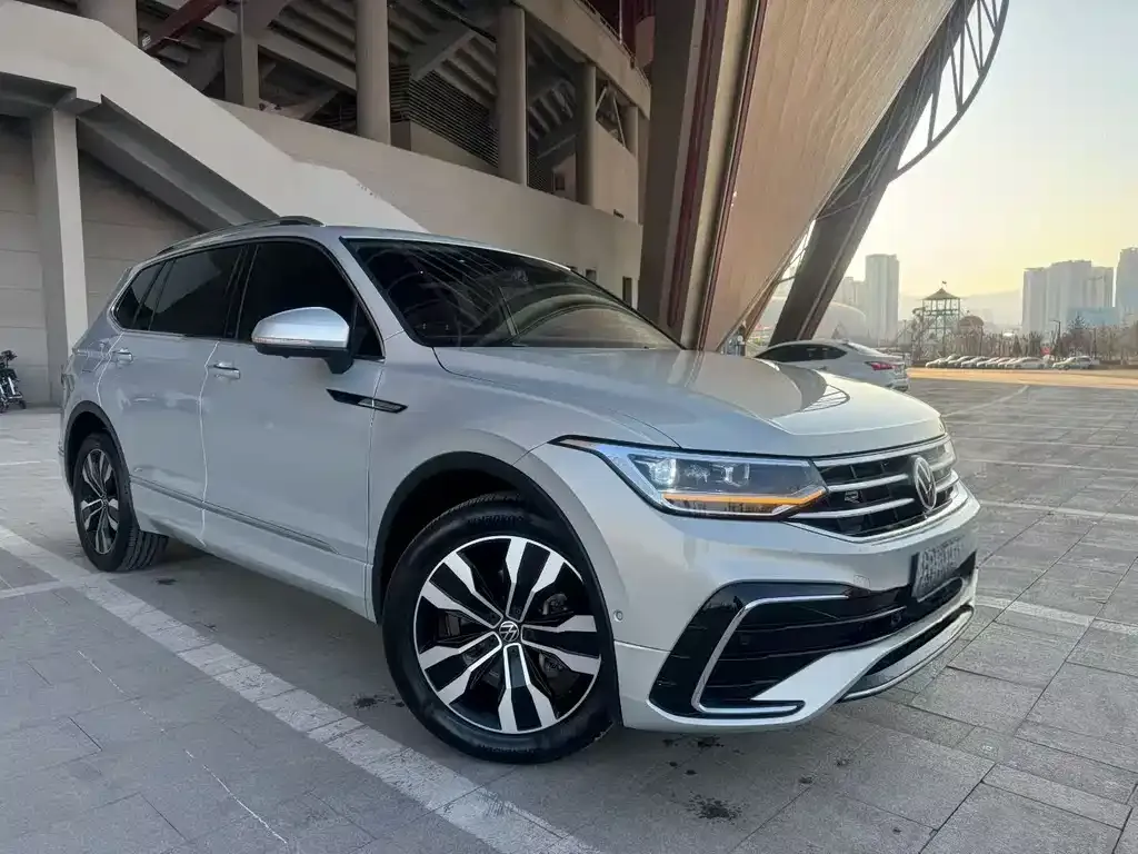 Volkswagen Tiguan L — фото 4