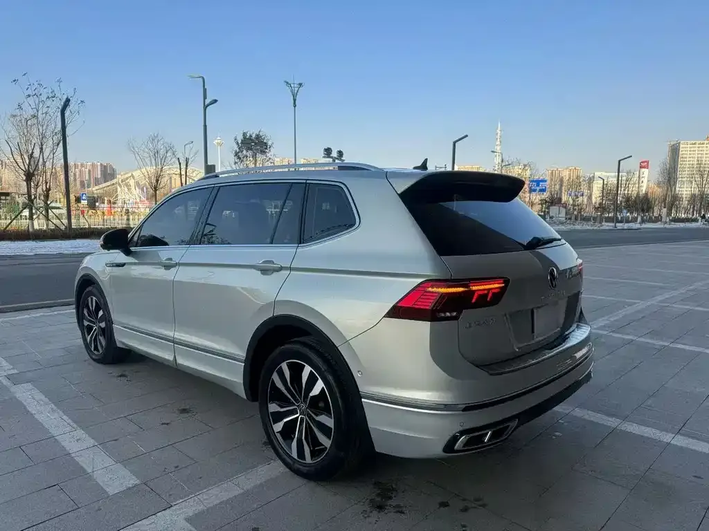 Volkswagen Tiguan L — фото 3
