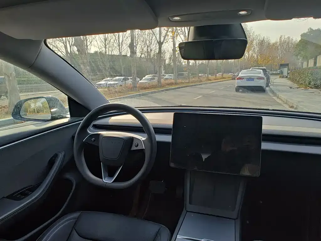 Tesla Model 3 — фото 10