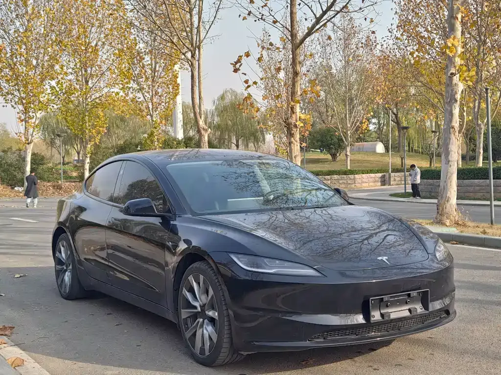 Tesla Model 3 — фото 3