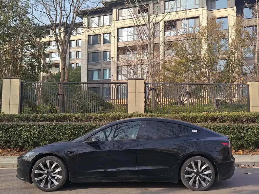 Tesla Model 3 — фото 4