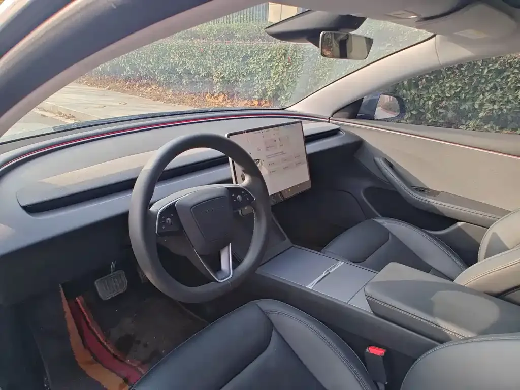Tesla Model 3 — фото 9