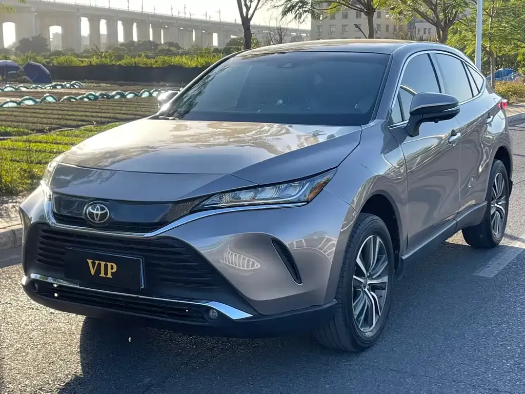 Toyota Harrier — фото 1