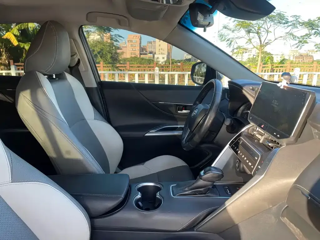 Toyota Harrier — фото 4