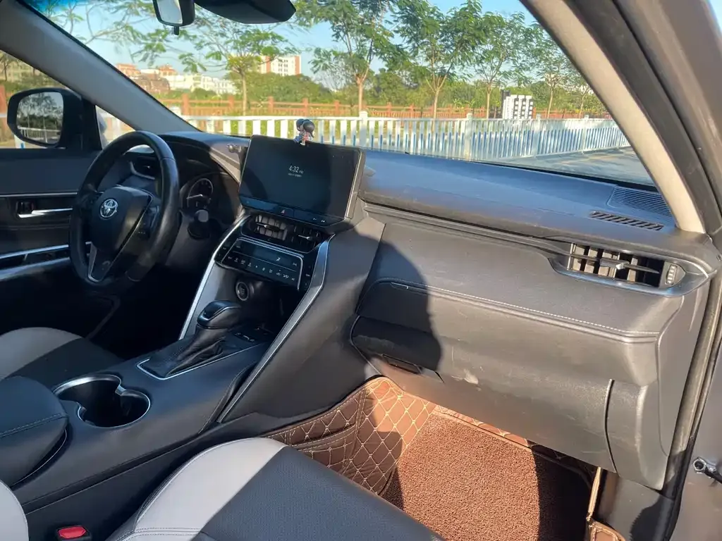 Toyota Harrier — фото 6