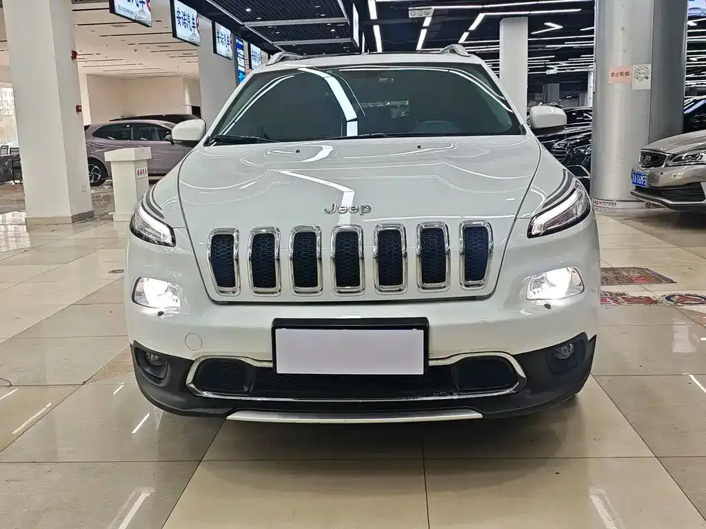 Jeep Cherokee — фото 3