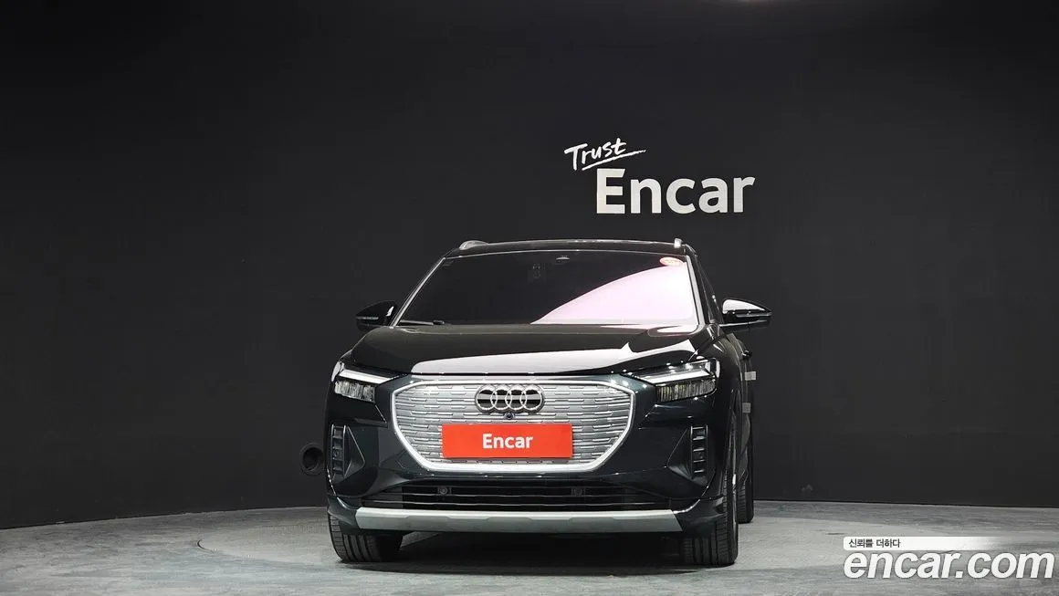 Audi Q4 e-tron — фото 3