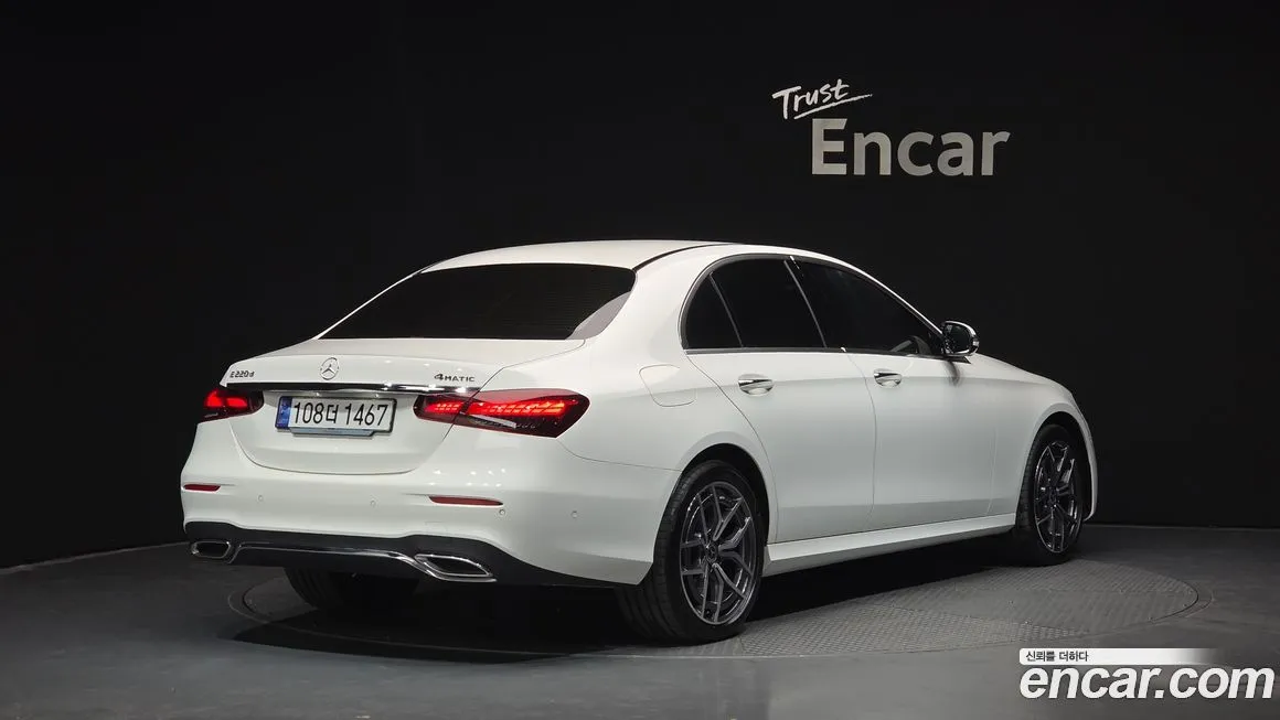 Mercedes-Benz E-Class — фото 2